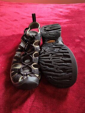 Keen Women’s Waterproof Closed Toe Hiking Athletic Casual Sandals Size 8 LNC